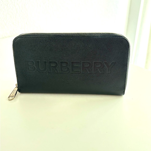 Authentic Burberry Large Wallet - Picture 1 of 8